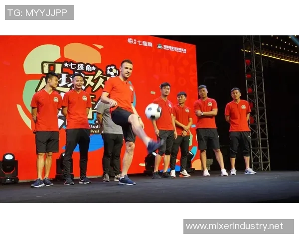 足球球星聚集狂欢夜豪华派对闪耀登场共享荣耀与激情的盛大庆典 足球球星聚集狂欢夜豪华派对闪耀登场共享荣耀与激情的盛大庆典