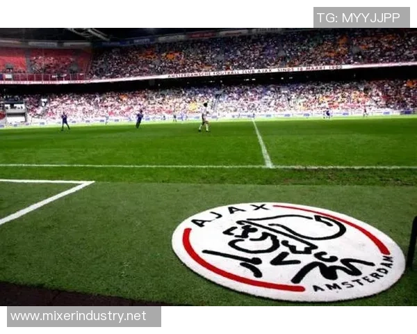 贴布球星足球精神与拼搏故事深度解析与竞技场魅力展现